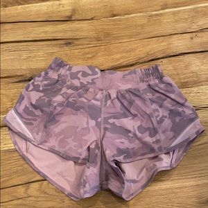 Lululemon hotty hot shorts 2.5”